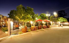 The Stirling Arms Hotel